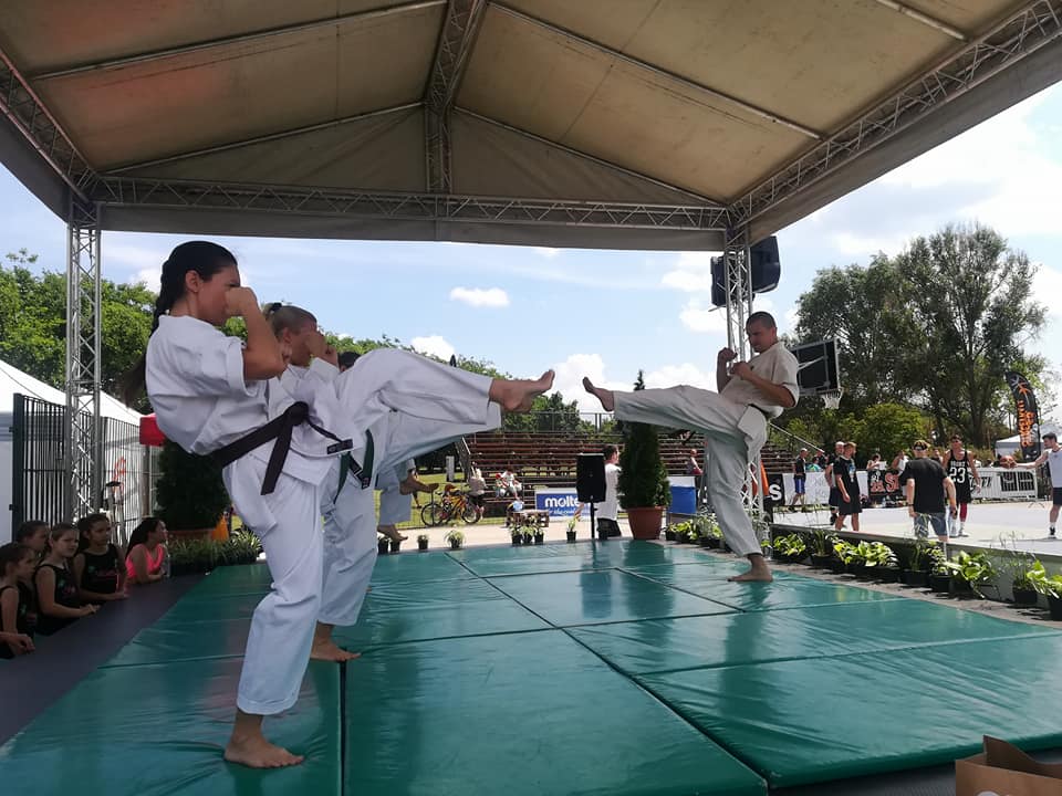 Kyokushin bemutató 2018 001.jpg
