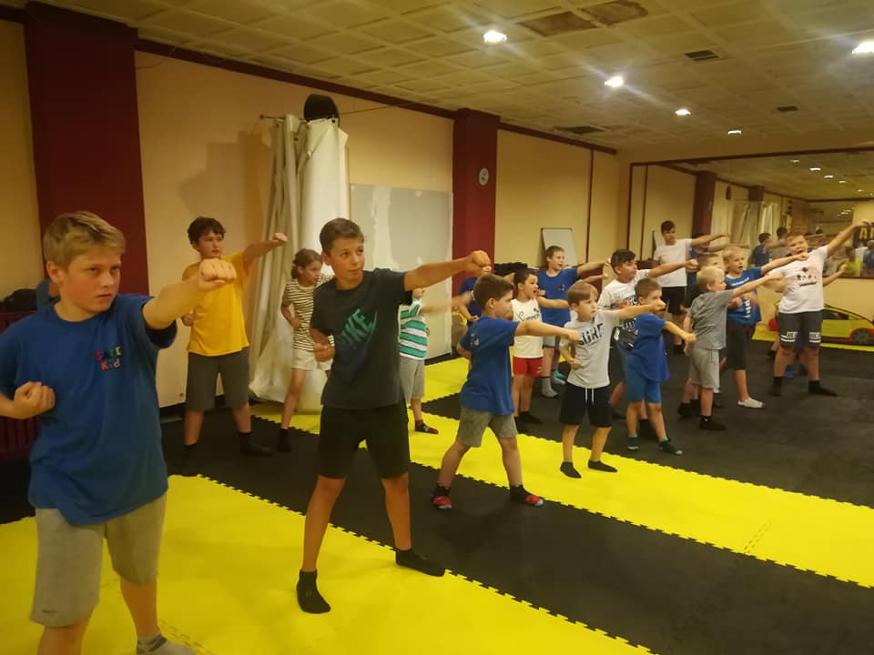 Kyokushin karate edzés a Safe Kid táborban 001.jpg